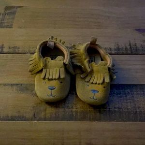 Baby Moccasins - worn once - Bear 🐻 face on top
